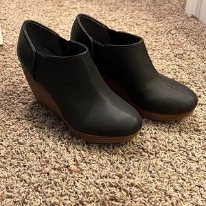 Black Wedges